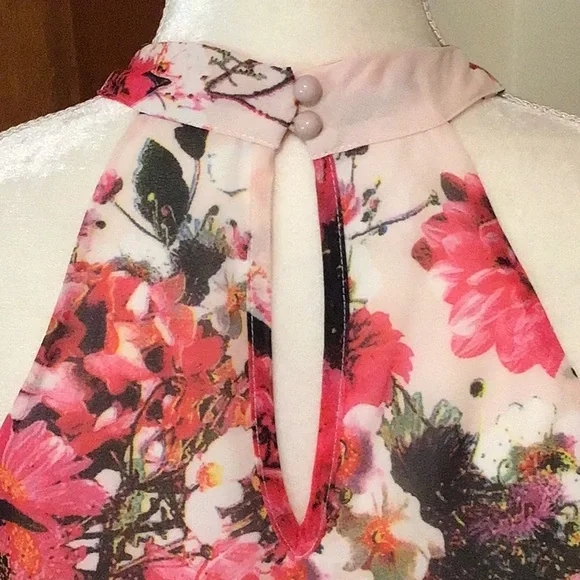 Gorgeous Halter Dress - Picture 4 of 5